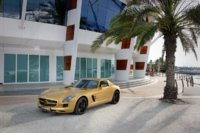Mercedes_SLS_AMG_Desert_Gold_en_G55_AMG_05.jpg