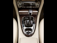 2009-Jaguar-XJ-Portfolio-Console-1280x960.jpg
